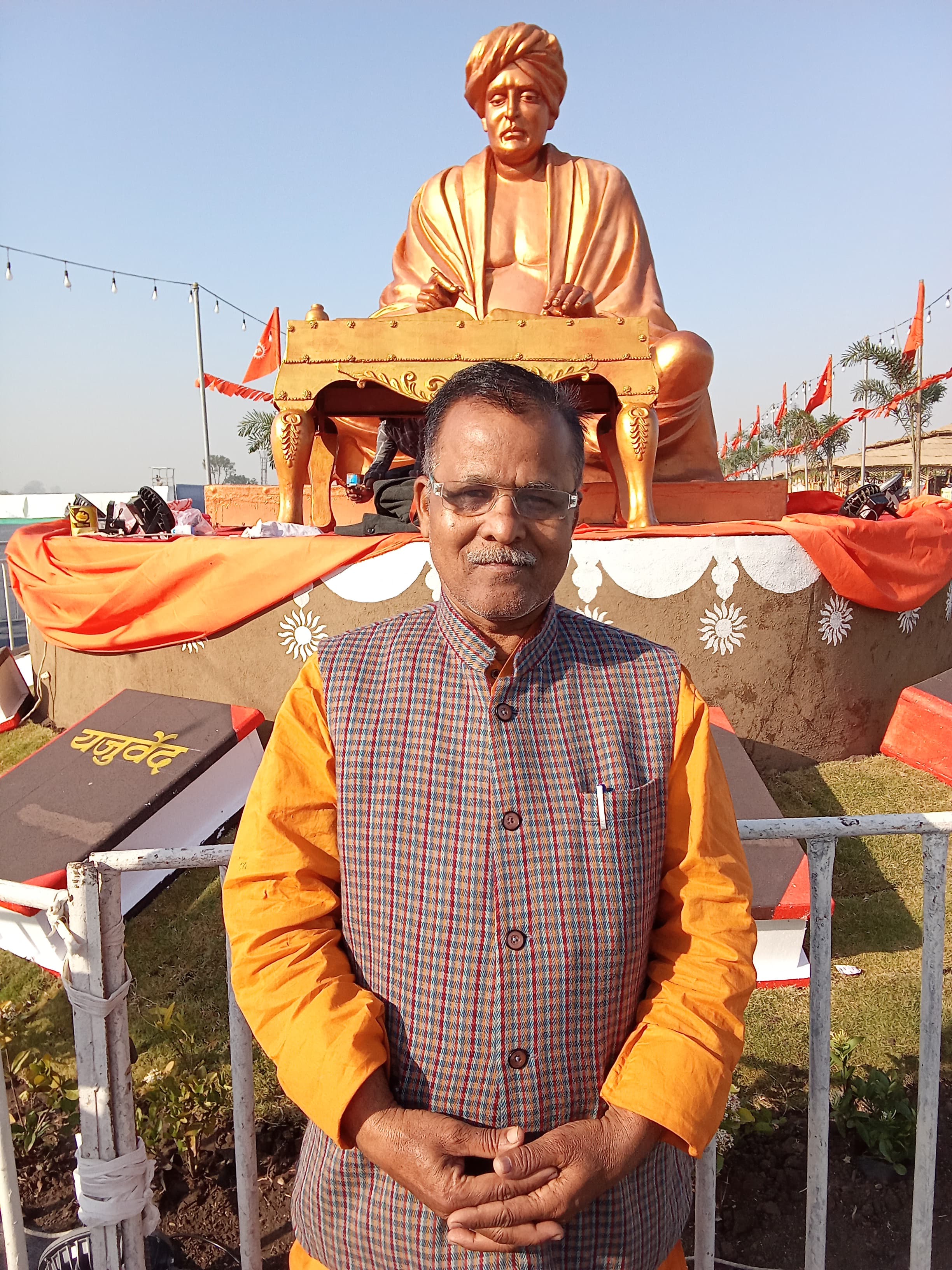 पंडित ओम प्रकाश आर्य - स्वामी दयानन्द सरस्वती प्रतिमा